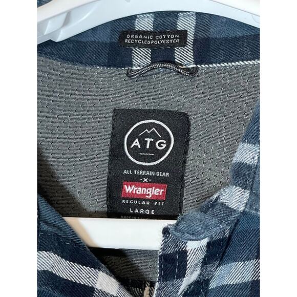 Wrangler ATG All Terrain Gear Elbow Patch Button-Up Flannel Shirt - Size L - Picture 3 of 6